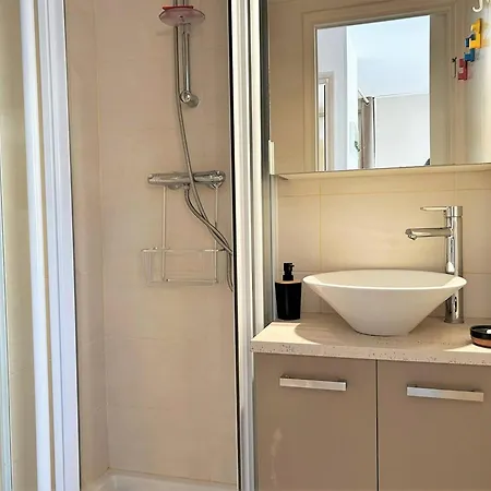 Pour 4 Personnes Au Coeur Du Lavandou Avec Vue Sur Les Collines - Fr-1-251-579 아파트 *