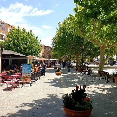 Cosy Avec Coin Nuit, Climatisation, Animaux Admis, Centre-ville - 4 Pers - Fr-1-251-579 * Le Lavandou