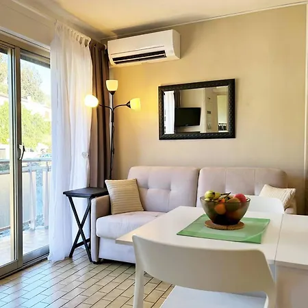 Apartment Cosy Avec Coin Nuit, Climatisation, Animaux Admis, Centre-ville - 4 Pers - Fr-1-251-579 Le Lavandou