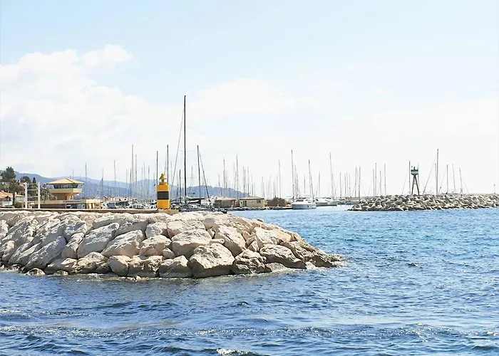 Pour 4 Personnes Au Coeur Du Lavandou Avec Vue Sur Les Collines - Fr-1-251-579 Ле-Лаванду